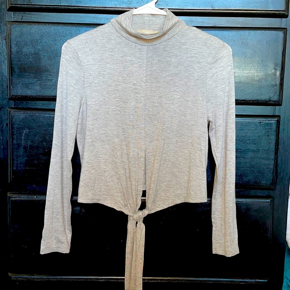 This shirt is really cute. It’s a long sleeve and it looks really comfortable ☺️